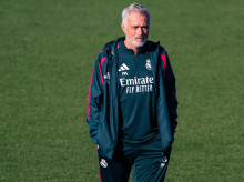 deportes/futbol/20261030/mourinho-pone-firme-real-madrid-acabo-festejo-camp-nou-ahora-toca-santander_475210