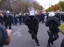 internacional/20261031/saqueos-enfrentamientos-policia-francfort-protesta-estudiantil_476047