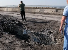 internacional/20260609/ucrania-ataca-drones-puente-une-anexionada-jerson-peninsula-crimea_426629