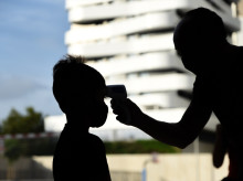 espana/castilla-y-leon/20260415/prision-mujer-65-anos-llamar-p-negro-nino-amenazo-cortarle-h_407365