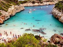 espana/baleares/20260821/playas-baleares-parecen-caribe-calas-arena-blanca-agua-turquesa_436095