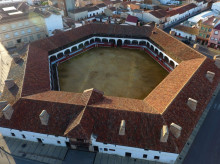 espana/castilla-la-mancha/20260422/almaden-24-casas-dan-lugar-unica-plaza-toros-hexagonal-espana-futuro-cultural-activo_409282