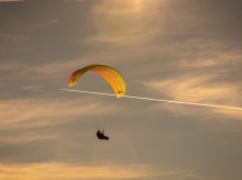 espana/andalucia/cadiz/20261027/dos-parapentistas-extranjeros-mueren-colisionar-entre-mientras-hacian-parapente-cadiz_474313