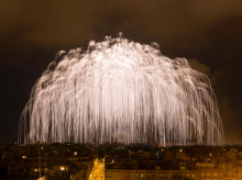 espana/comunidad-valenciana/20260813/palmera-magica-espectacular-comunidad-valenciana-88000-cohetes-iluminar-medianoche_448925
