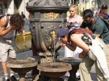 espana/cataluna/20260727/barcelona-no-enfria-calor-noche-dispara-riesgo-muerte-mientras-alertas-siguen-mirando-dia_443113