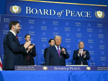 internacional/20260421/junta-paz-trump-mantuvo-conversaciones-empresa-emirati-dp-world-sobre-reconstruccion-gaza_409187