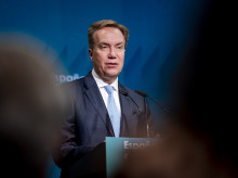 economia/20260226/dimite-presidente-foro-economico-mundial-relacion-epstein_389809