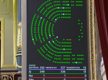 espana/andalucia/20260226/maria-jesus-montero-equivoca-vota-contra-ayudas-victimas-adamuz_389911
