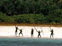 estilo-vida/viajar/20260301/isla-prohibida-cuyos-habitantes-atacan-arcos-flechas-todo-acerque_389926