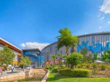 espana/madrid/20260227/castellana-properties-compra-340-millones-euros-centro-comercial-islazul-carabanchel_390105