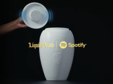 cultura/20260227/oscura-urna-funerariaaltavoz-spotify-contradice-espiritu-vital-musica_390163