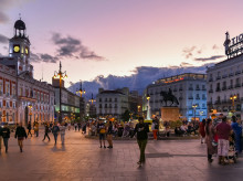 espana/madrid/20260309/historia-puerta-sol-entrada-ciudad-amurallada-edad-media-peatonalizacion-siglo-xxi_391840
