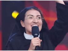 gente/20260307/silvia-abril-comica-reniega-cristianismo-vestido-habito-monja-tres-veces_392149