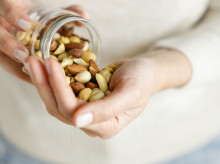 salud-y-bienestar/bienestar/alimentacion/20260309/donde-guardar-frutos-secos-no-pongan-rancios-duren-tiempo_392436