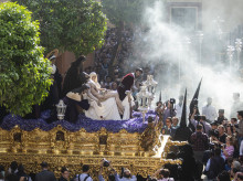 espana/andalucia/sevilla/20260330/campanas-san-andres-toque-difunto-anuncia-traslado-sepulcro-cristo-sevilla_396504