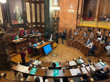 espana/cataluna/barcelona/20260327/barcelona-aprueba-priorizar-residencial-vivienda-voto-politico-erc_401019