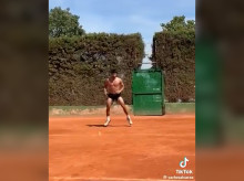 deportes/20260329/alcaraz-entrena-cara-temporada-tierra-batida_401386