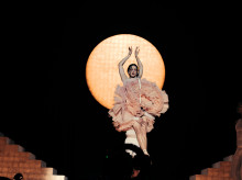 cultura/musica/20260331/rosalia-desata-fervor-multitudinario-madrid-ambiciosa-operapop_401919