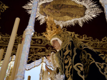 espana/andalucia/sevilla/20260331/cerro-aguila-sevilla-dedica-estacion-penitencia-sandra-pena-victima-acoso-escolar-cns_402152