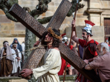 religion/20260403/pasion-viviente-castro-urdiales-cantabria-congrega-ano-miles-asistentes_403108