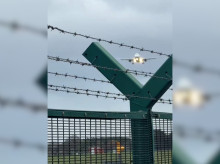 sociedad/20260405/arriesgado-aterrizaje-avion-dublin-debido-rafagas-viento-tormenta-dave_403409