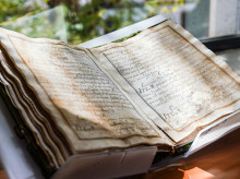 espana/comunidad-valenciana/20260405/policia-recupera-historico-manuscrito-siglo-xvii-actual-propietario-queria-vender-71900-euros_403429