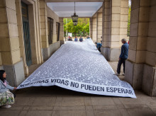 espana/andalucia/20260407/amama-desplega-pancarta-nombres-afectadas-cribados-ante-juzgados-sevilla_404178