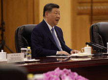 internacional/20260414/xi-jinping-asegura-estar-sanchez-lado-correcto-historia-ante-ley-selva_406430