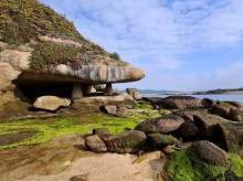 espana/galicia/20260518/cueva-galicia-solo-aparece-marea-baja-esconde-antiguo-cementerio-infantil-romano_407517