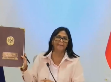 internacional/20260417/delcy-rodriguez-firma-nueva-ley-minas-agradece-trump-buena-disposicion_407843