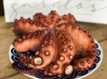 estilo-vida/restaurantes/20260420/gallego-betanzos-triunfa-madrid-pulpo-tortilla-vajillas-sargadelos_408214