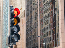 motor/20260420/europa-estudia-cambiar-semaforos-llega-cuarta-luz-regular-trafico-cns_408662