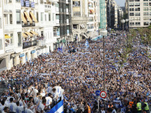 deportes/futbol/20260421/detenidos-dos-aficionados-real-sociedad-lanzar-bengalas-66-final-copa_409413