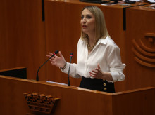 espana/20260422/ovacion-maria-guardiola-discurso-asamblea-extremadura_409518