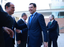 espana/andalucia/20260423/juanma-moreno-atiende-medios-desde-linea-concepcion-directo_410009