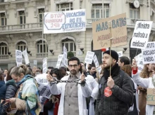 sociedad/20260427/medicos-reclaman-estatuto-marco-propio-acusan-monica-garcia-cerrar-falso-conflicto_411357