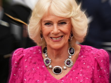 estilo-vida/moda/20260429/donde-vienen-fabulosas-amatistas-reina-camilla_412450