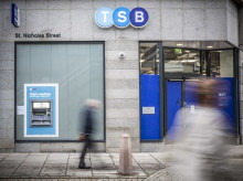 economia/20260501/sabadell-culmina-venta-tsb-santander-3300-millones-pagara-macrodividendo-29-mayo_413128