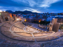 estilo-vida/viajar/20260505/ciudad-espana-preciosa-bahia-escondio-durante-20-siglos-teatro-romano-7000-personas_413952