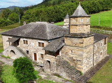 espana/galicia/20260514/venta-propiedades-exclusivas-galicia-33-hectareas-3-torres-capilla-privada-rio_416325