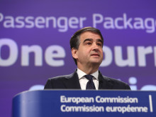 economia/20260513/bruselas-mantiene-investigacion-espana-aunque-permite-desvio-fondos-europeos-temporal_417274