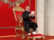 cultura/20260518/detienen-hombre-san-petersburgo-sentarse-trono-zar-hermitage_418618