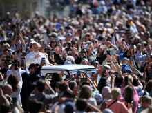 religion/vaticano/20260520/papa-inicia-serie-catequesis-sobre-liturgia-fuente-donde-mana-toda-fuerza-iglesia_419537