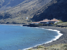 estilo-vida/viajar/20260522/espectacular-parador-espana-encajado-entre-montana-volcanica-oceano-atlantico_419818