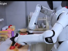 sociedad/20260522/china-da-paso-lanza-primeros-robots-domesticos-cocinar-limpiar-cuidar-ancianos_420414