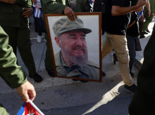 internacional/20260522/rastro-raul-castro-manifestacion-contra-imputacion-frente-embajada-estados-unidos-cuba_420697