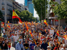 espana/20260523/mejores-imagenes-manifestacion-sociedad-civil-pidiendo-dimision-sanchez_420814