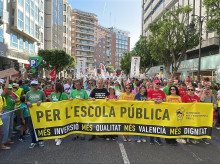 espana/comunidad-valenciana/20260523/multitudinaria-manifestacion-valencia-da-paso-nueva-negociacion-poner-fin-huelga-educacion_420885