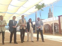 espana/la-voz-de-cordoba/sociedad/20260524/toldos-feria-bajan-temperatura-hasta-18-grados-segun-bomberos_421023