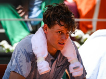 deportes/tenis/20260529/explicacion-sorprendente-derrota-sinner-roland-garros-no-golpe-calor_422968